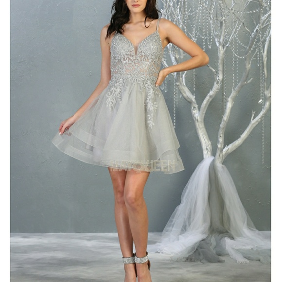 Formal dress - Picture 3 of 8